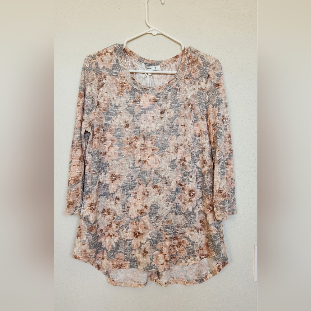 XL Floral long sleeve shirt with faux buttons down the back (spine area).